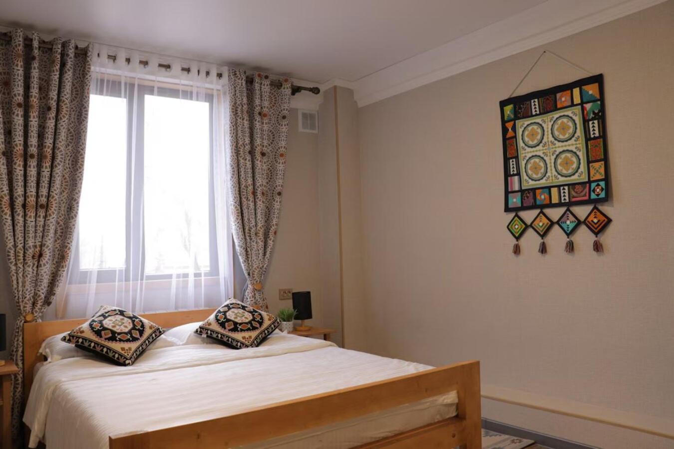 Salamat Hotel Bishkek Bagian luar foto