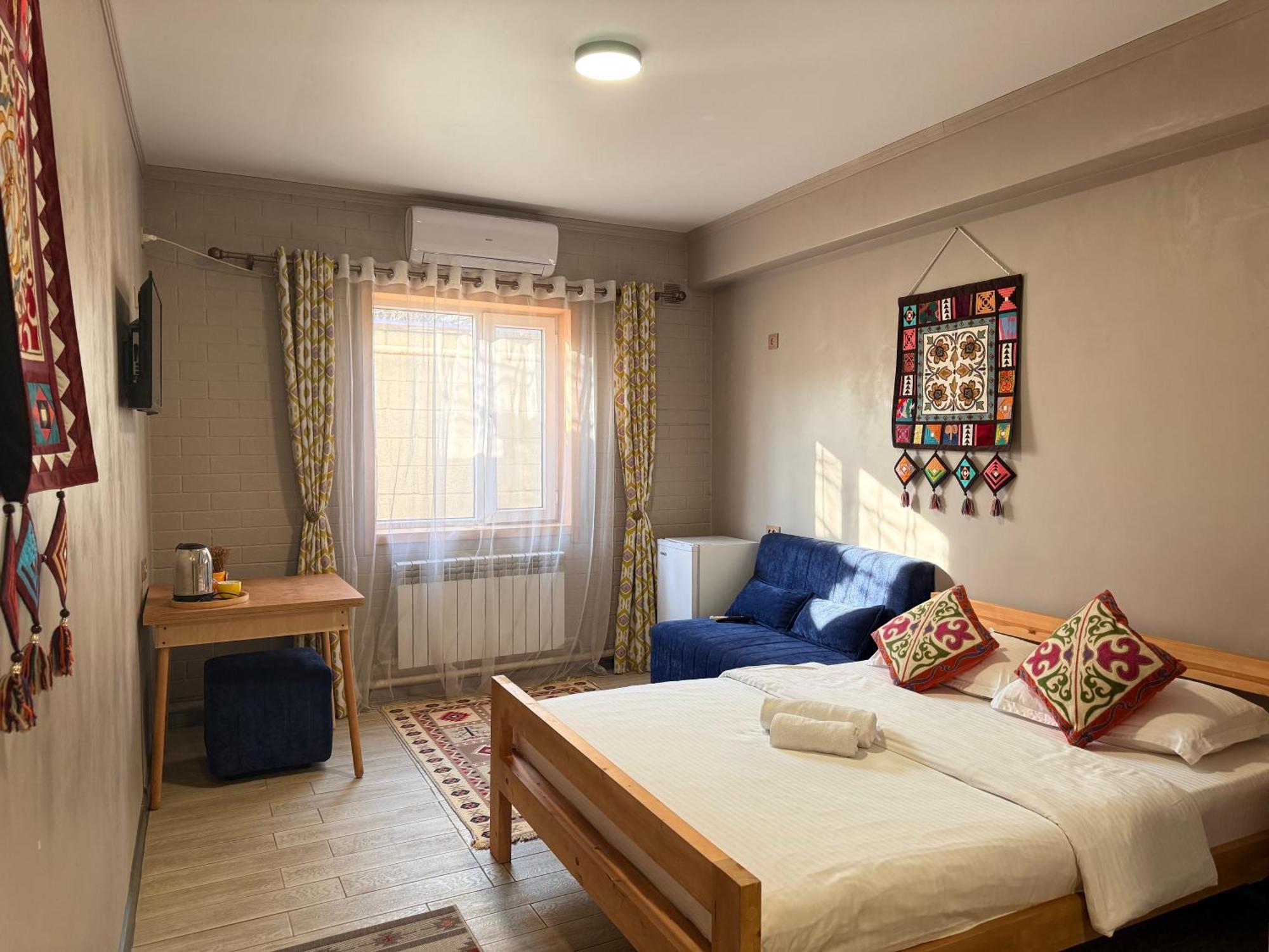 Salamat Hotel Bishkek Bagian luar foto