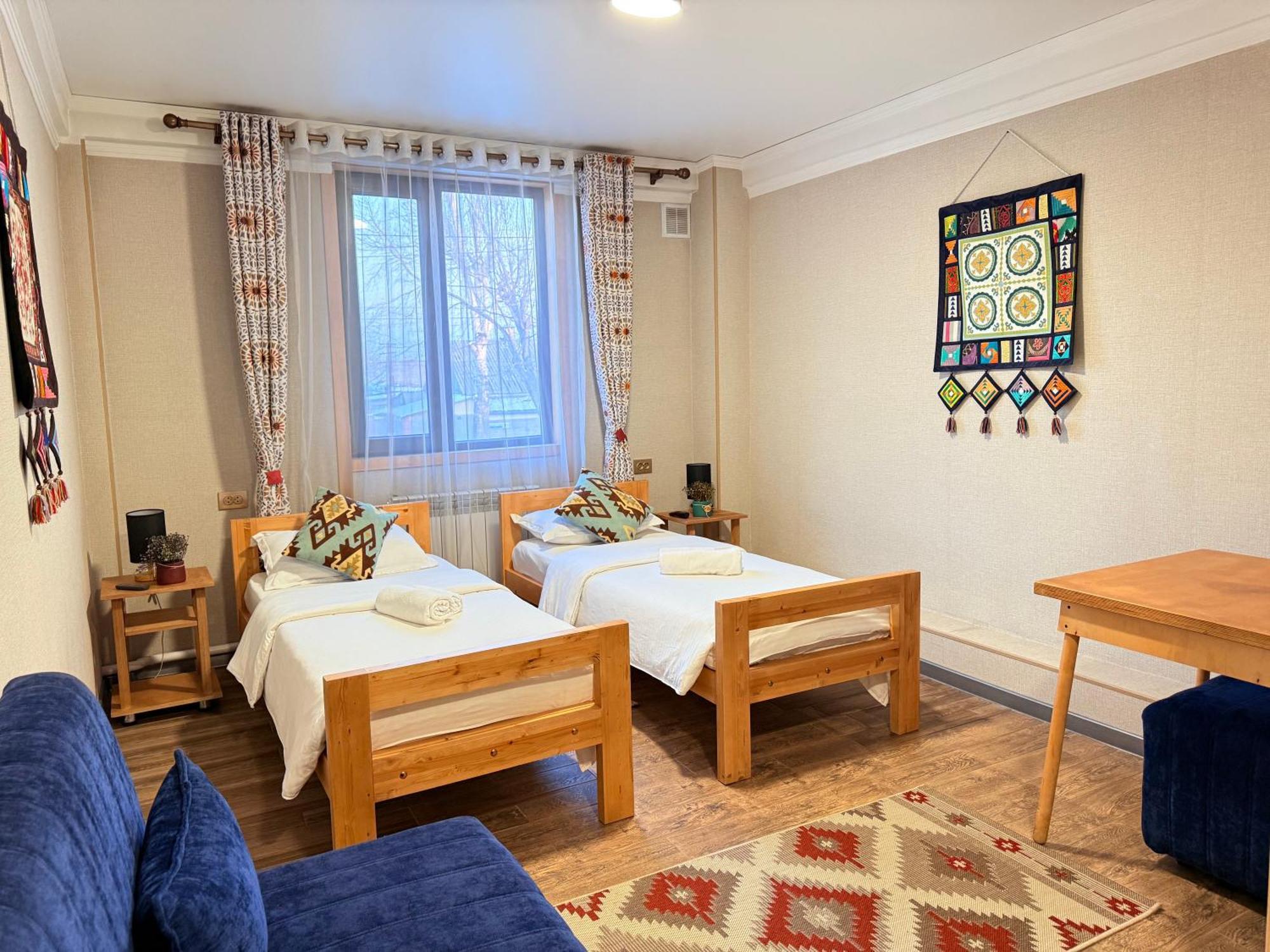 Salamat Hotel Bishkek Bagian luar foto