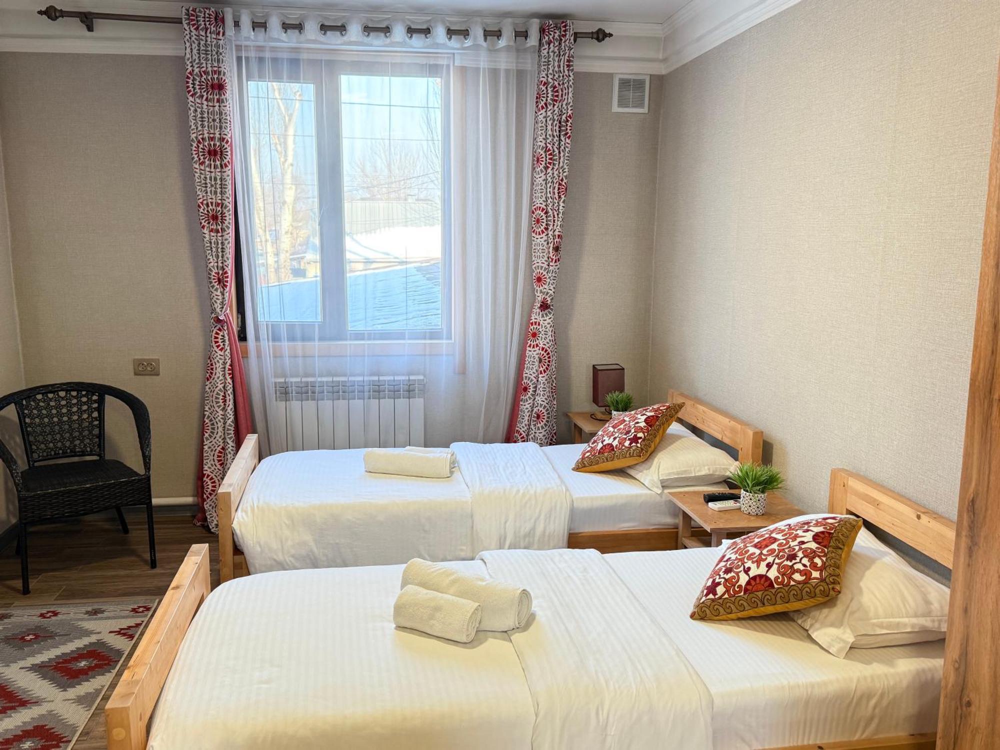 Salamat Hotel Bishkek Bagian luar foto