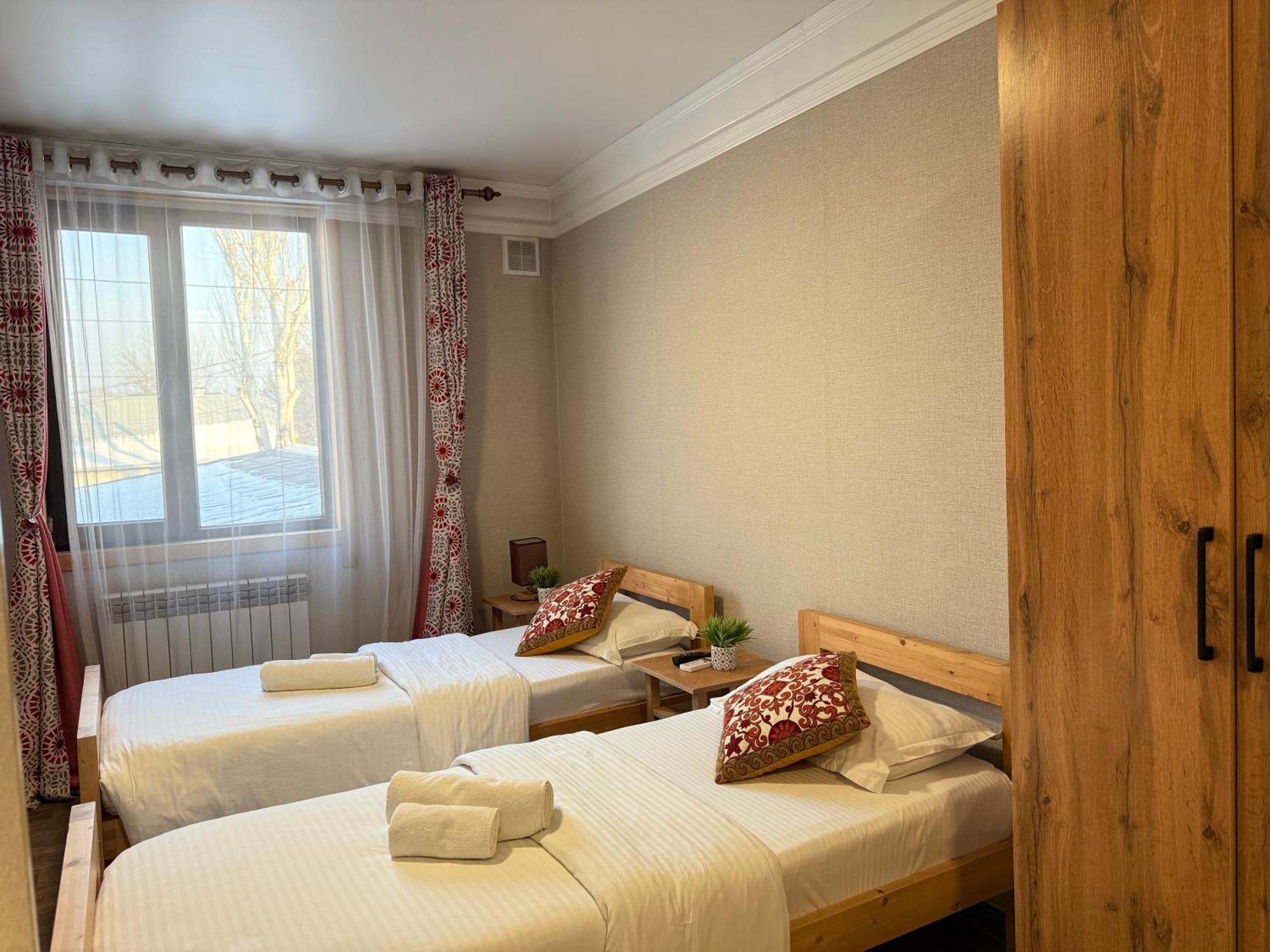 Salamat Hotel Bishkek Bagian luar foto