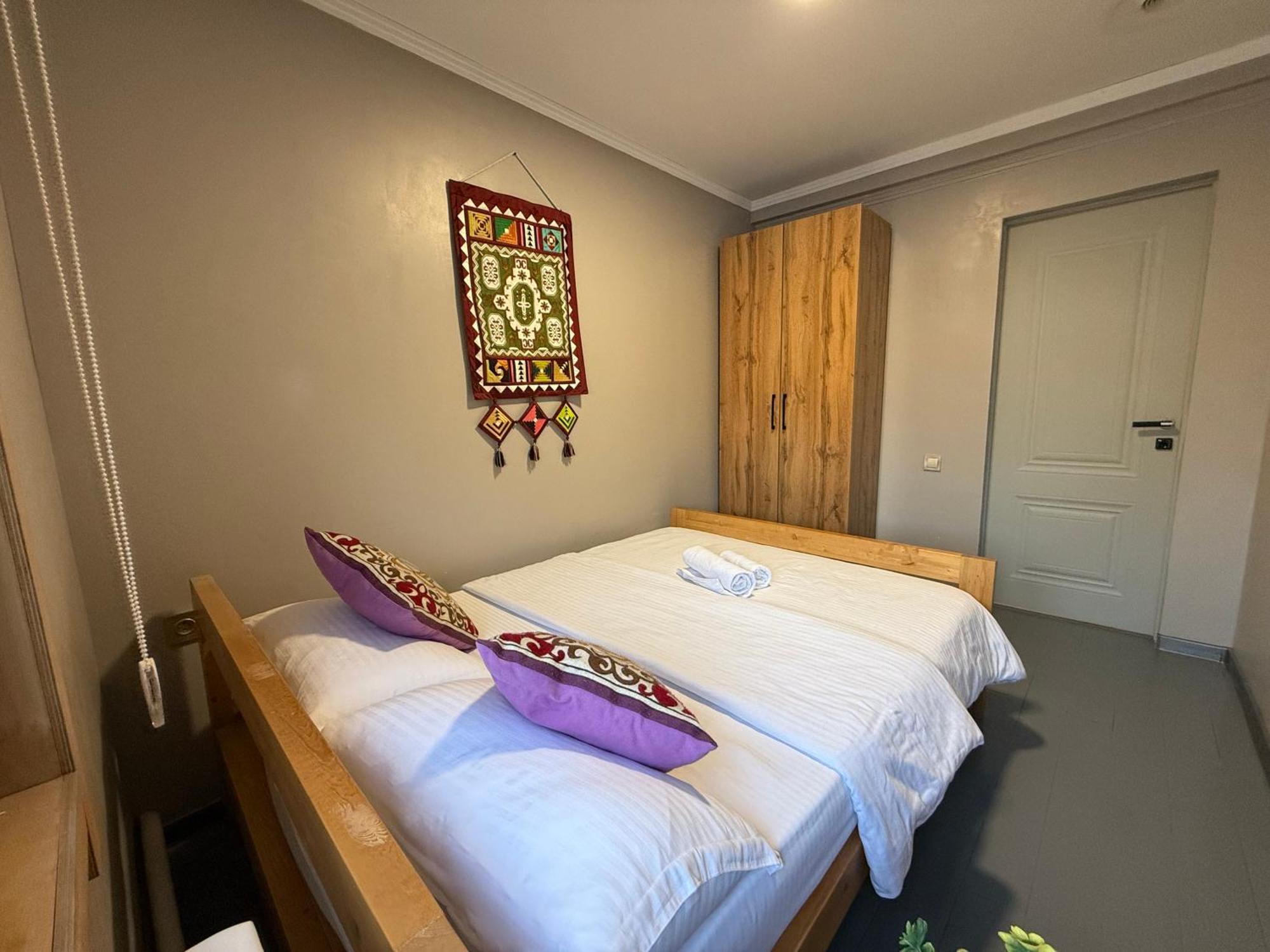Salamat Hotel Bishkek Bagian luar foto