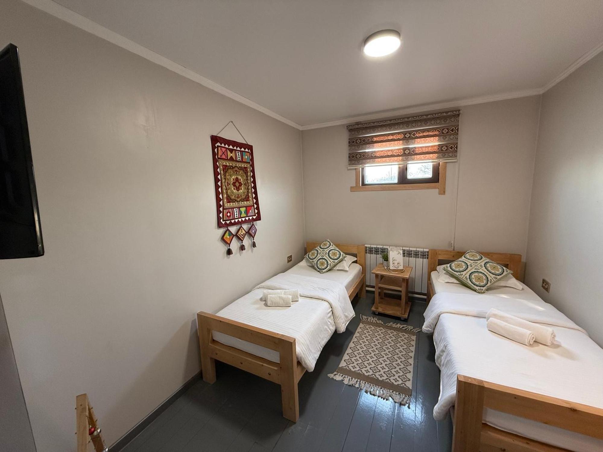 Salamat Hotel Bishkek Bagian luar foto