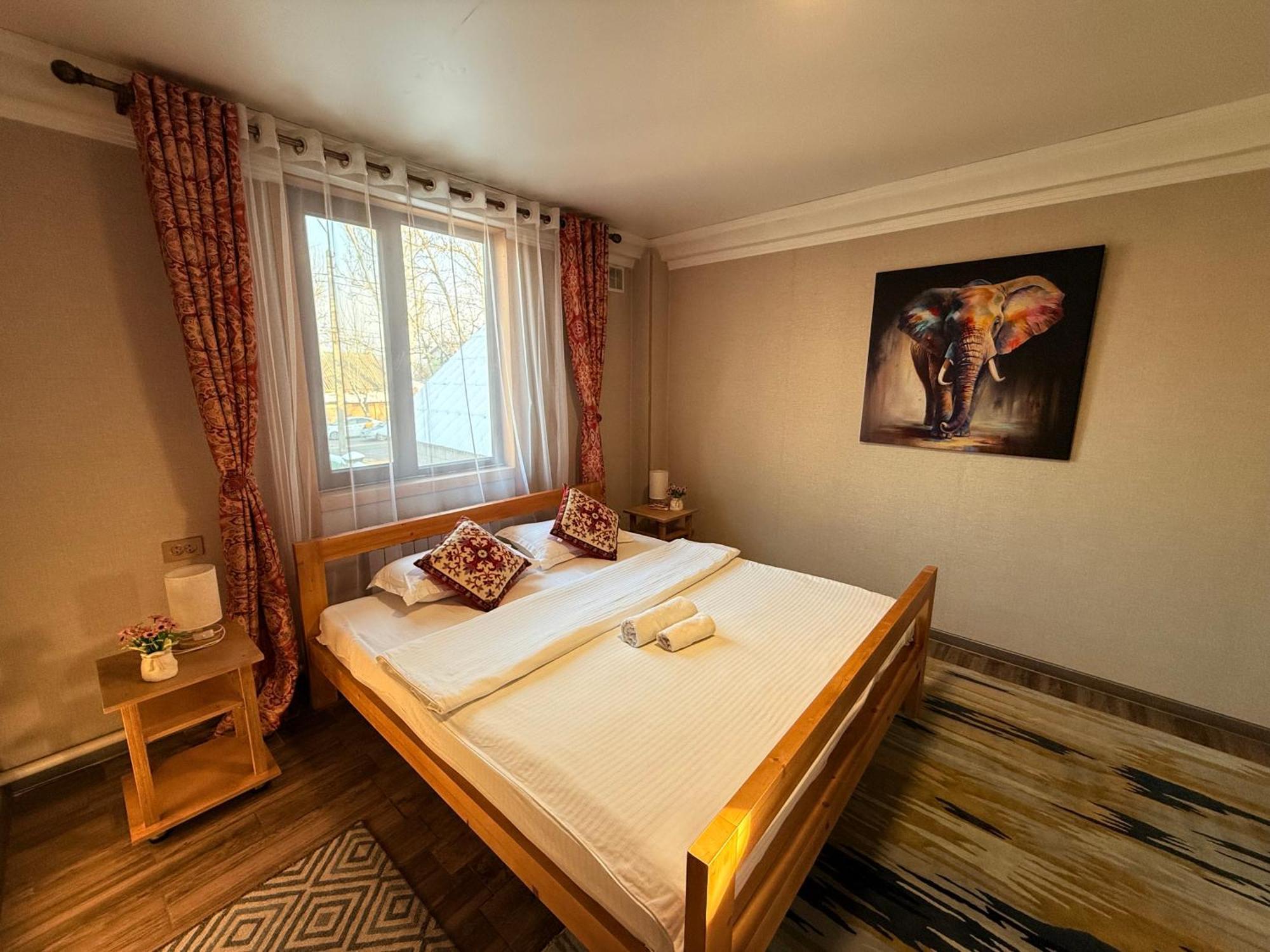 Salamat Hotel Bishkek Bagian luar foto