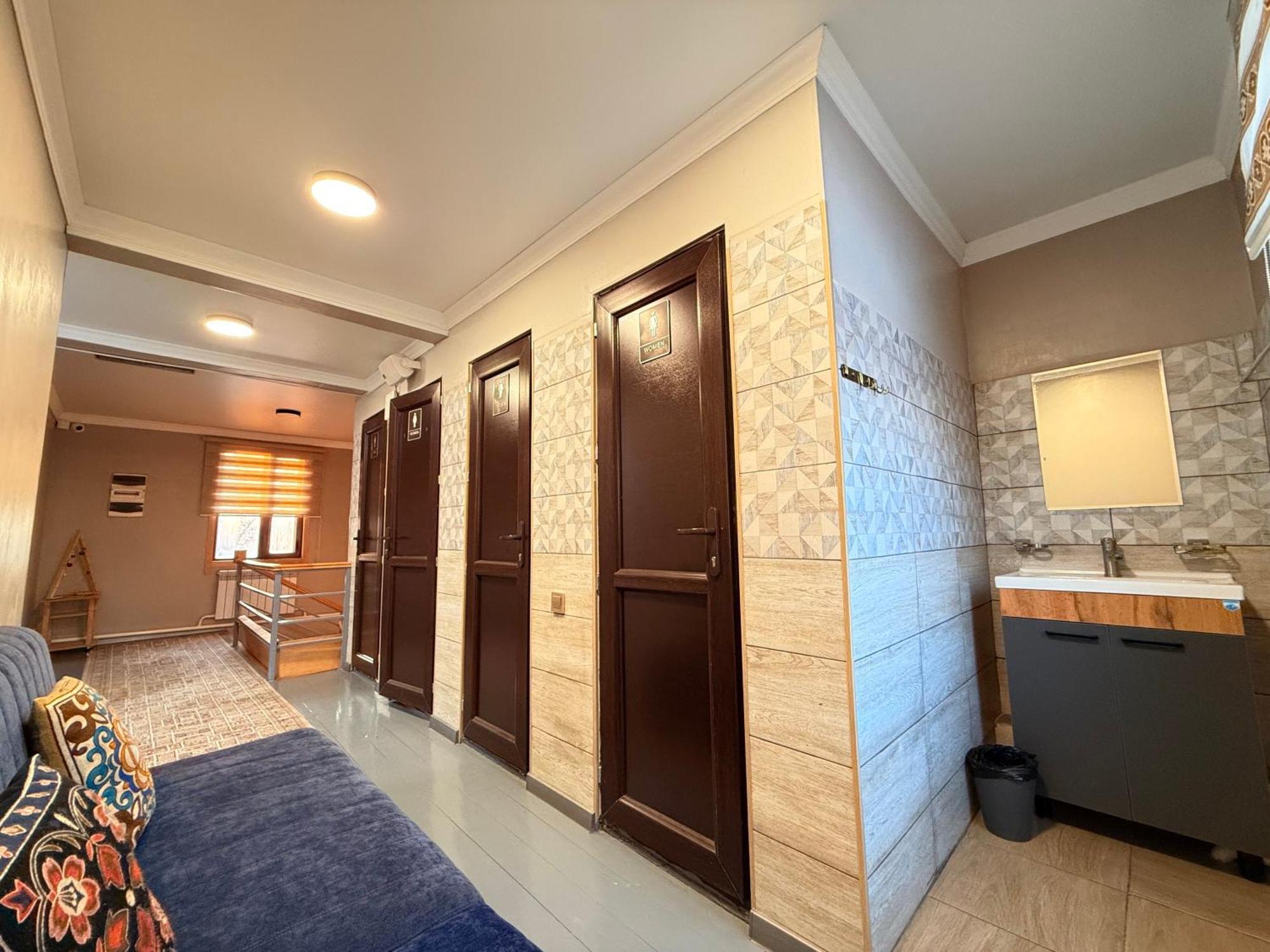 Salamat Hotel Bishkek Bagian luar foto